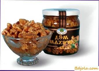 Nuts with honey