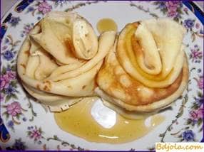 Pancakes with honey or sugar